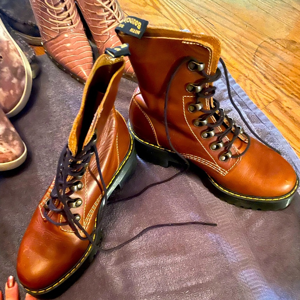 Dr Martens - brown leather boot 7